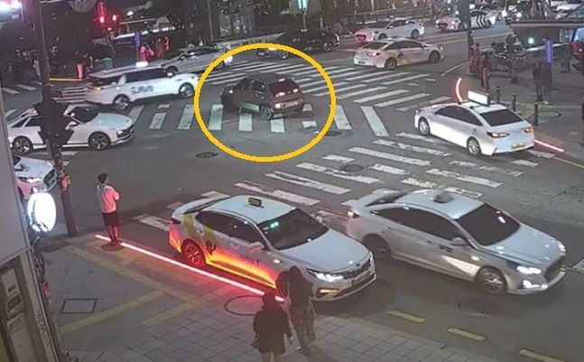 우회전 차로에서 좌회전하는 문다혜씨 차량
