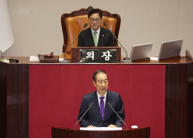 한덕수 국무총리가 오늘(4일) 국회에서 열린 본회의에서 2025년도 예산안 및 기금운용계획안에 대한 시정연설을 하고 있다.