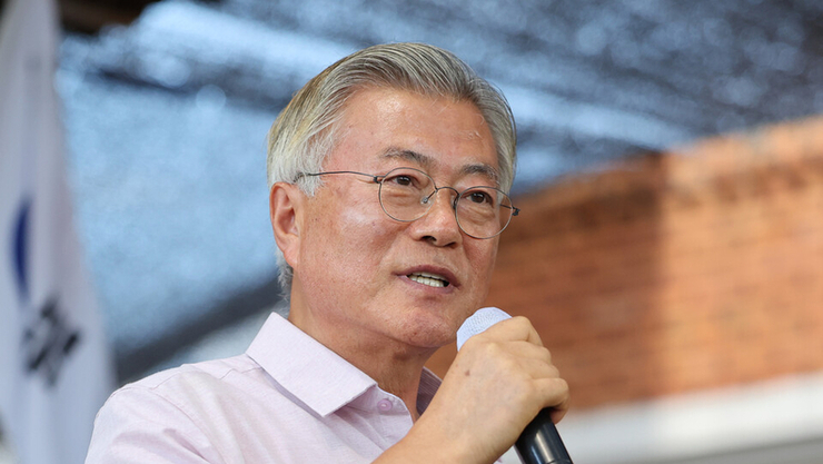 검찰, 문재인 전 대통령 뇌물혐의 기소…前 사위 특혜채용 의혹