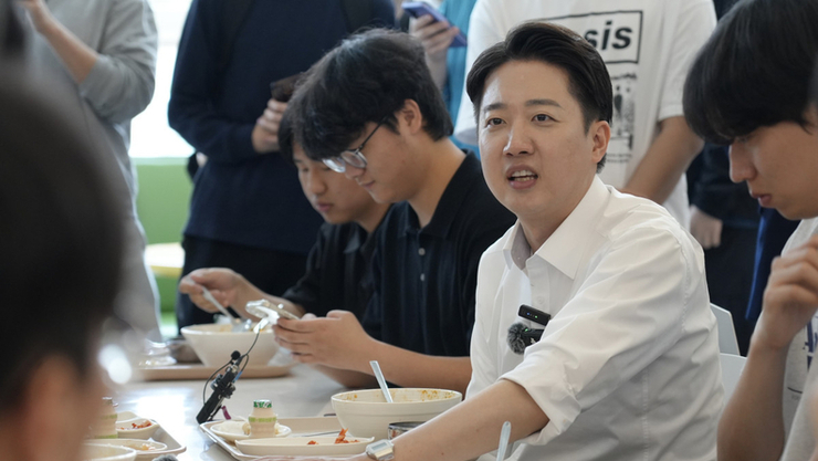 이준석 "안철수 방문 감사… 단일화 고민하거나 검토하지 않고 있다"