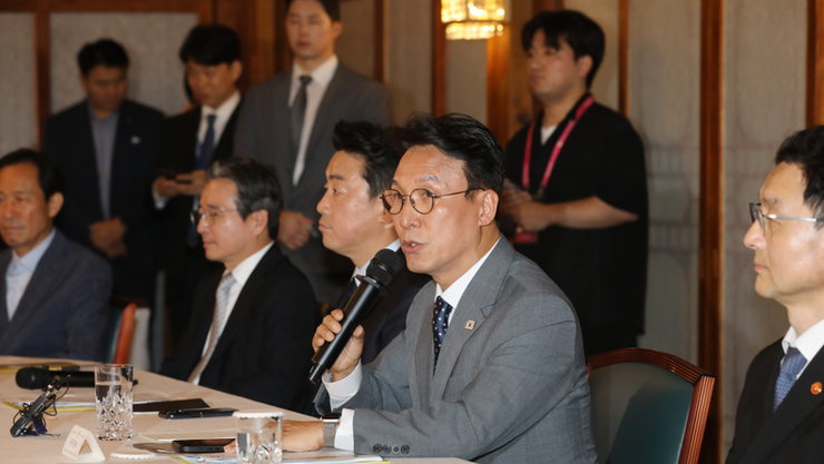 김민석 “대통령실 포함 당정은 한몸… 국민 살리는 각오로 전력투구”
