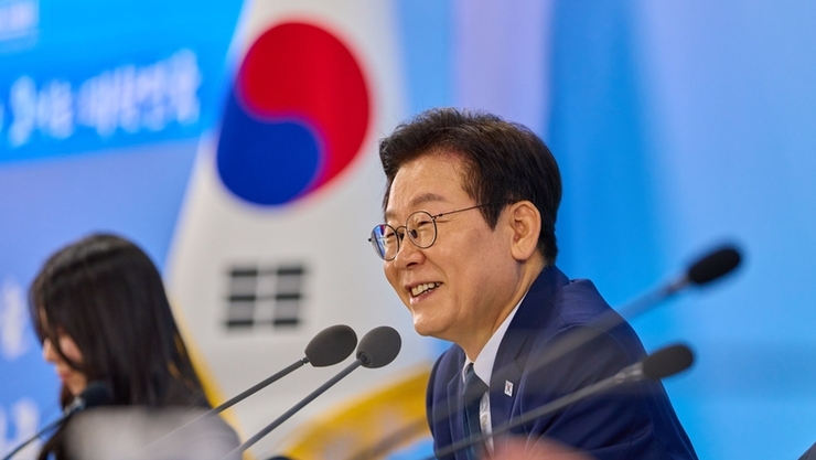 李대통령 지지율 54.5… 3주 만에 하락세 [리얼미터]