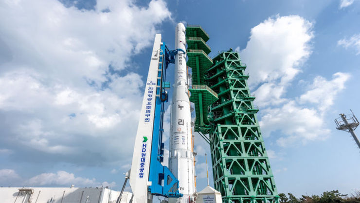 누리호 발사대 설치 작업 완료… 27일 새벽 발사 예정