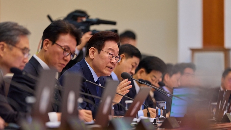 이재명 대통령 "경쟁력 강화 위한 각종 입법 절실…국익 우선 정치 부탁"