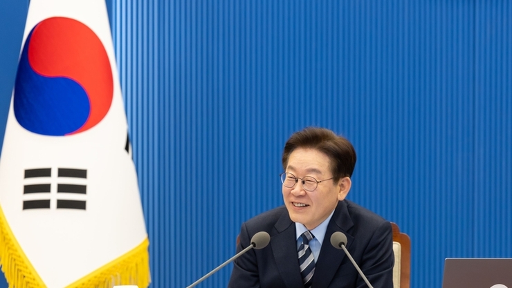 李대통령 지지율 62.2… 3주 연속 상승 [리얼미터]