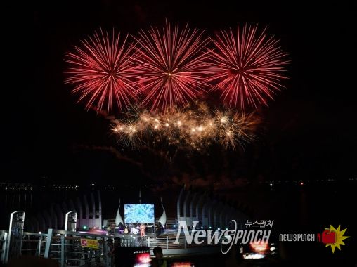 목포해상W쇼 10월 정기공연이 오는 28일 평화광장 해상무대에서 열린다.