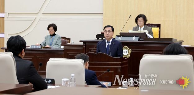 박희조 동구청장 의회 시정연설 모습