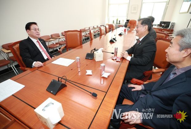 중부내륙특별법 행안위 소위 통과 관련 국회 방문