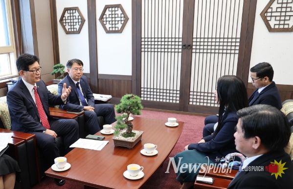 캄보디아 대사 면담