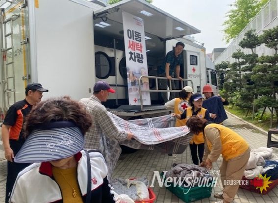 인천 남동구 논현2동, 논현하늘마을 4단지서 ‘이동 세탁 봉사의 날’ 개최