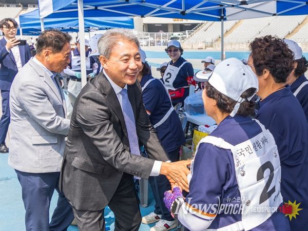 윤환 인천계양구청장, ‘인천광역시장기 노인건강체육대회’ 참가 어르신 격려