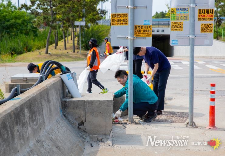 ‘삼목항 합동 환경정화’ 구슬땀