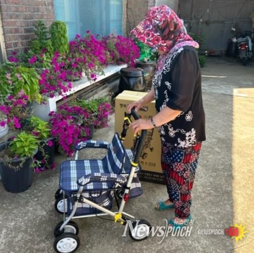 강화군, 저소득 어르신 대상 성인용 보행 보조기 추가 지원