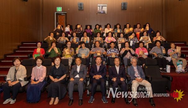 (사)대한노인회 함안군지회, 어르신과 함께하는 영화관람 실시