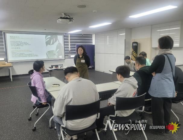‘초록 손길, 내일(Tomorrow & Work)을 심다’프로그램 수업