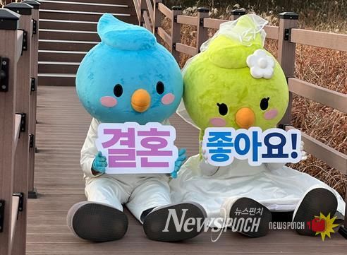 달이서리 결혼 홍보 사진