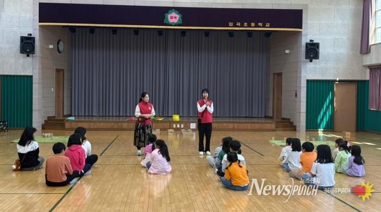 광주시교육청이 오는 10월까지 신바람광주놀자학교와 협업해 강사들이 초등학교에 찾아가 전통놀이와 세계 여러 놀이 소개하는 ‘찾아가는 놀이 교육 ’다놂‘이 운영된다.