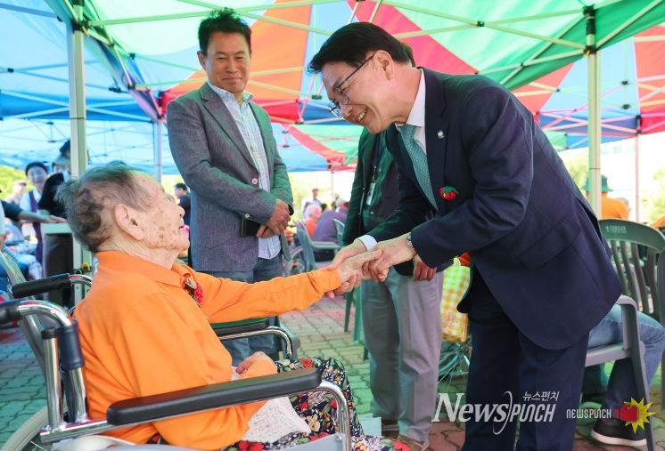 고창군노인요양원 가족과 함께하는 어버이날 행사 개최