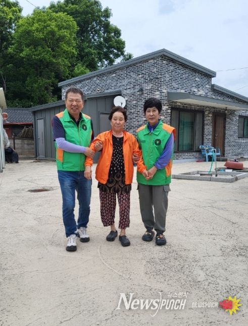 여름철 자연재난 인명피해 예방 일대일 매칭을 한 지역자율방재단 대원과 주민