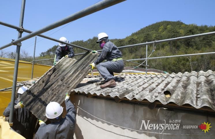 임실군, 공공용지 방치 슬레이트 43톤 수거·처리