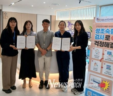 기장군 및 오즈소아과 관계자가 아동 성조숙증 진료비 및 검사비 지원을 위한 협약을 체결했다