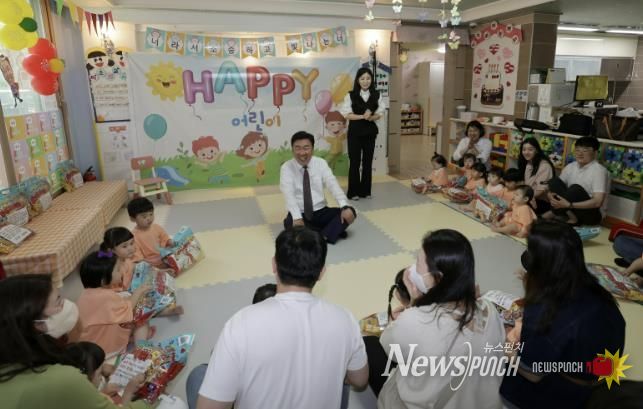 이범석 청주시장, 어린이날 맞이 어린이집 방문