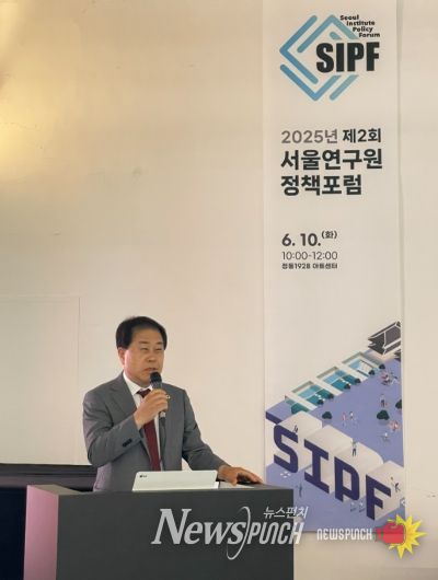 지난 6월 10일 정동1928 아트센터에서 열린 ‘2025 제2회 서울연구원 정책포럼’에 참석한 김용호 서울시의원이 축사를 하고 있다.