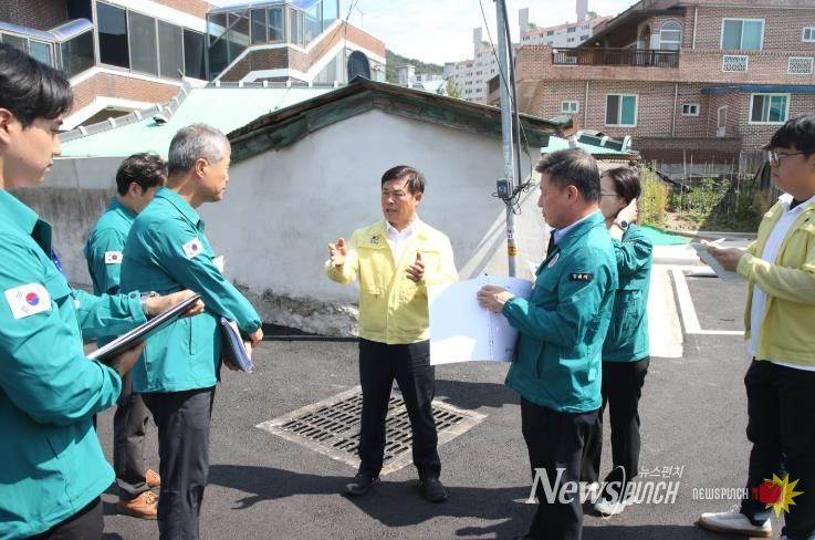이학수 정읍시장, 생활밀착 현장 속으로…주차장·텃밭·황톳길 점검