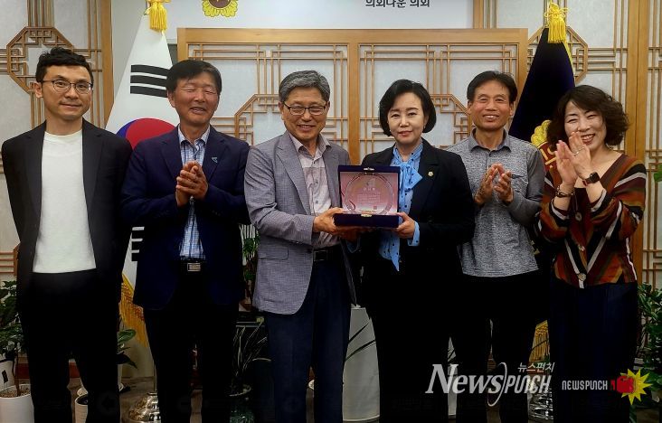 정윤경 부의장, “친환경 농축산물 학교급식 지속돼야...” 道친환경농업인연합회와 정담회 개최
