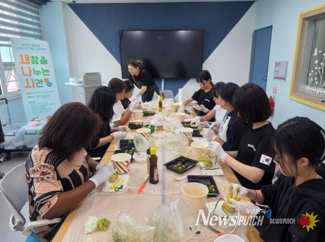 새참을 나누는 시간 활동 모습