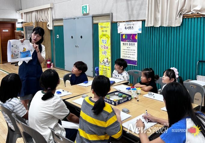 동녘도서관 신산초 ‘한울 세계 지역화 책 축제’ 지원