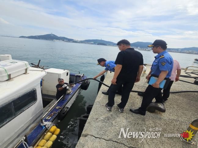 완도해경, 추석 연휴 대비 해양오염 취약 개소 점검