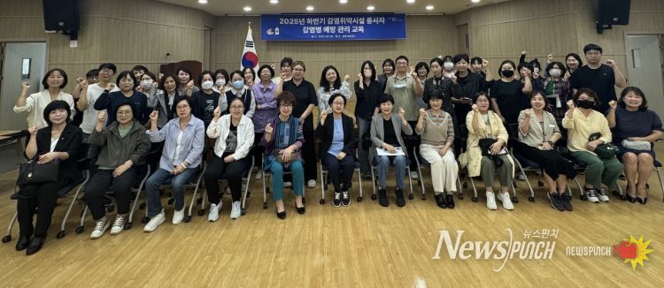 감염취약시설 종사자 단체사진