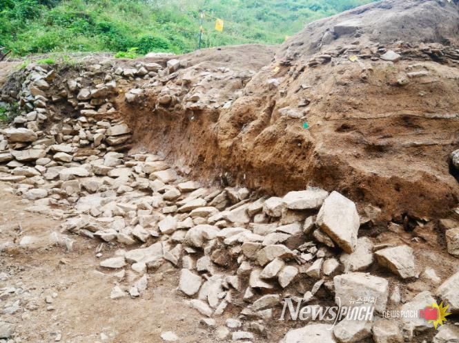 상삼리산성 토축내벽 및 석축외벽