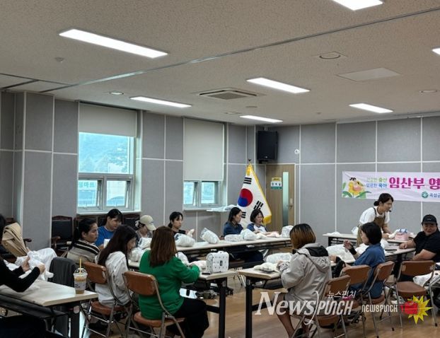 곡성군 보건의료원에서 임산부 건강교실 행사를 하고 있는 모습