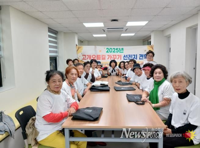 실크스크린 체험 후 대티까치마을 주민 단체사진