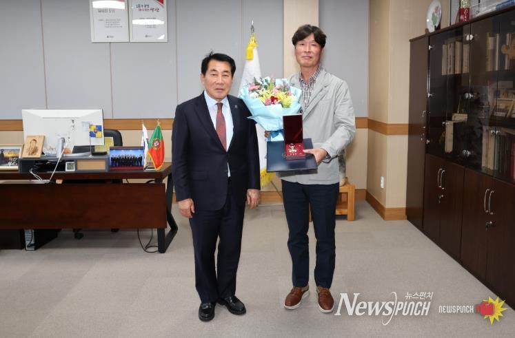 양산시, 6.25참전유공자 유족에 화랑무공훈장 전수