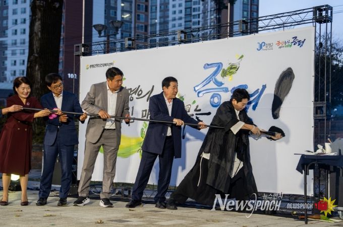 자살예방 및 정신건강의날 기념 행사(붓씨 퍼포먼스)
