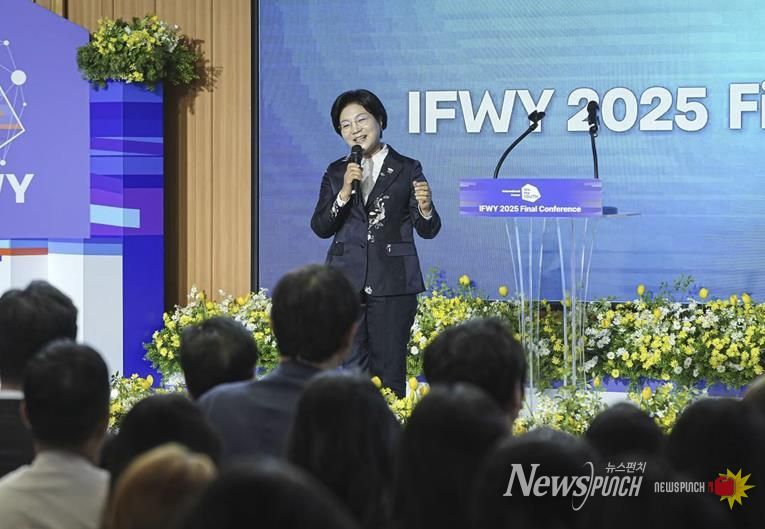 개막식에서 소감을 발표하는 김미경 은평구청장 모습