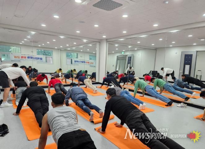 거제시보건소, 2025년 외국인 근로자 운동교실 성료