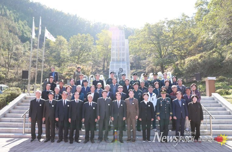 제25회 한국전행후민간인희생자 합동추모 위령제 사진(매전면 덕산리 산141-6)
