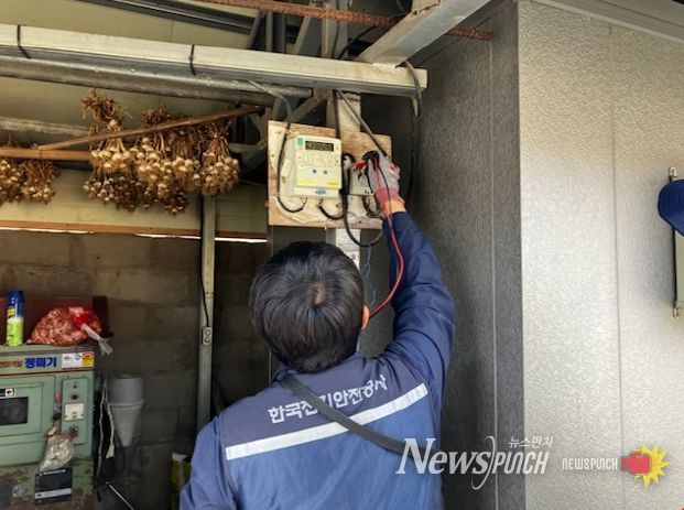 남부출장소, 농촌마을 노후 전기시설 점검·수리 활동