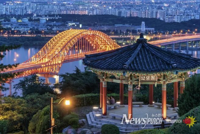 행주산성 정상에서 내려다본 한강과 방화대교