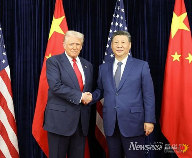30일 시진핑(習近平) 중국 국가주석과 도널트 트럼프 미국 대통령이 한국 부산에서 회담했다. (사진/신화통신)