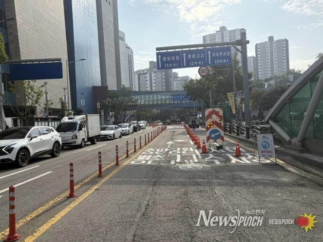 GS파워의 열수송관 파열사고가 발생한 안양 범계역 인근 모습 사진(2025년 10월 31일 오전 10시경)