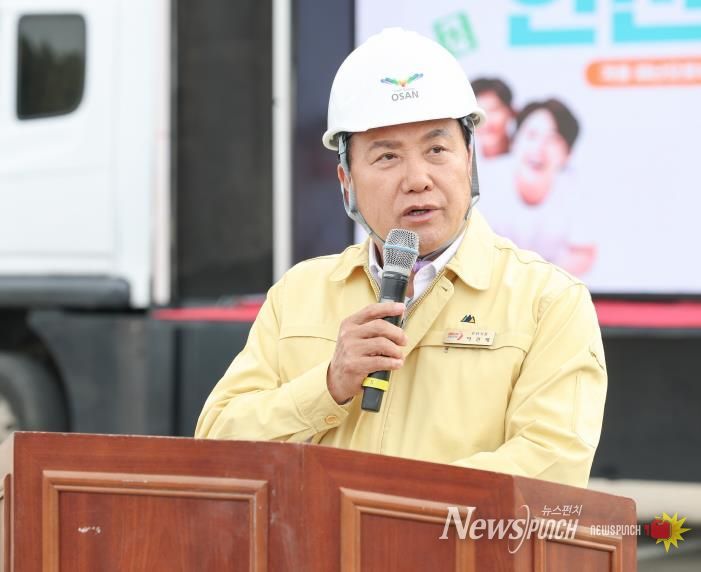 이권재 오산시장이 현장훈련 종료 후 강평하는 모습