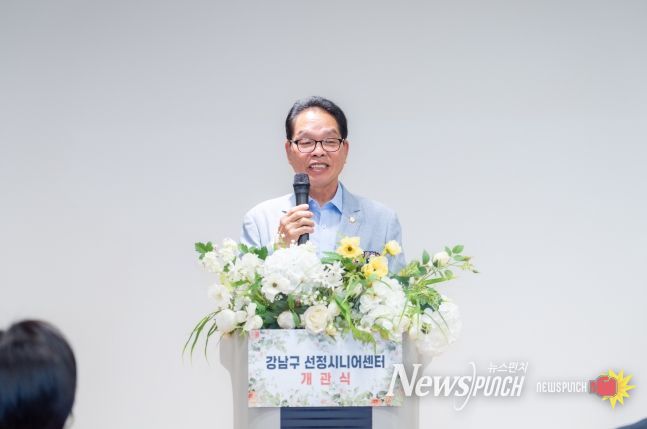 31일 열린 ‘선정시니어센터 개관식’에서 복진경 부의장이 축사를 하고 있다.