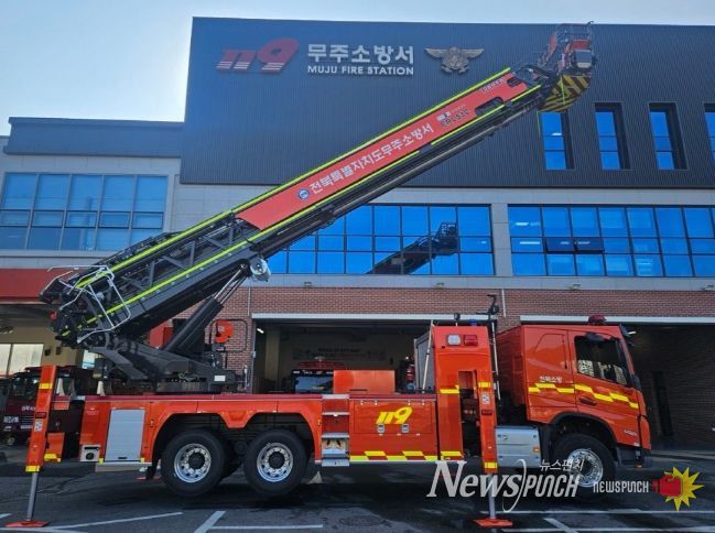 전북특별자치도소방본부, 무주에 53m급 고가사다리차 배치…고층건축물 화재 대응 강화