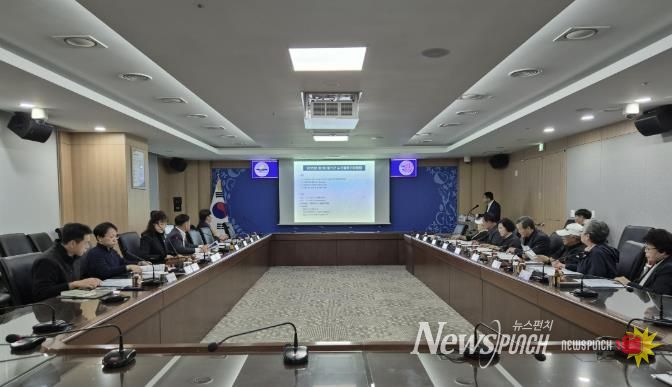 예산군 수돗물 평가위원회 회의 모습