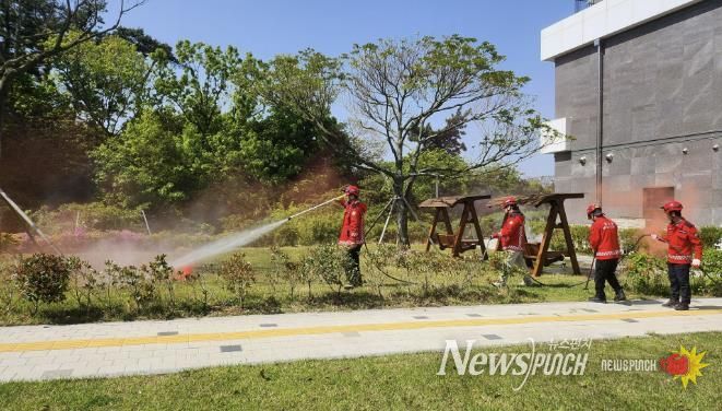 산불 예방 전문 진화대 활동 모습